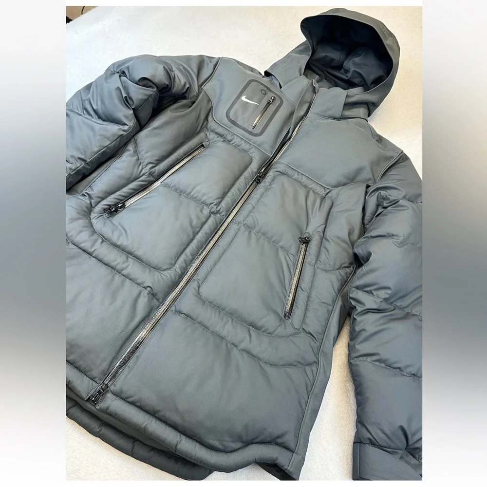 Nike Jacket Gray 378068-010 Thick Insulated Hooded Thick Tech Paneled Puffer